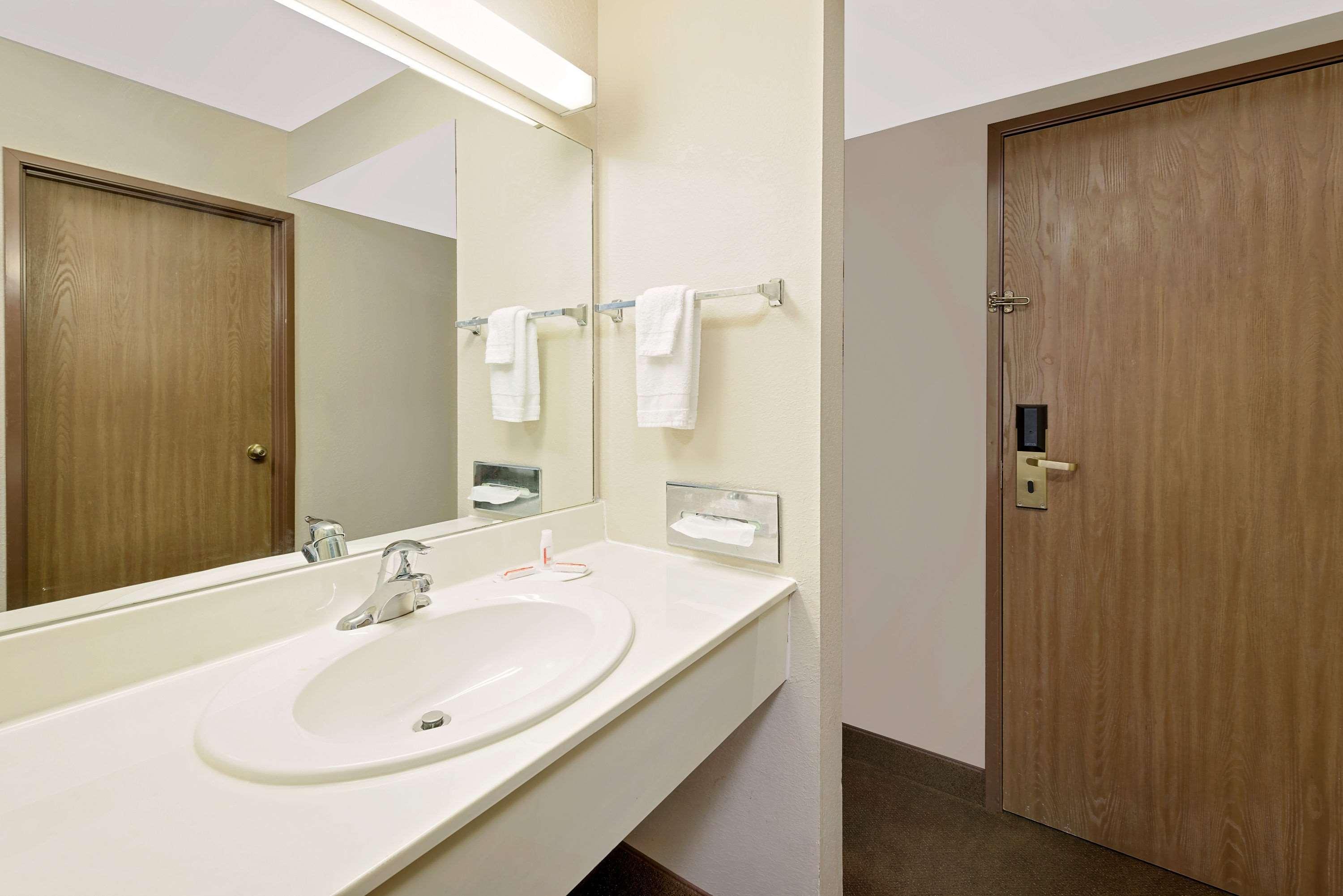 Days Inn By Wyndham Boonville Exteriér fotografie